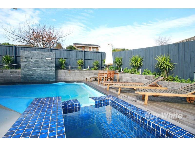 13 Gray Close, Endeavour Hills VIC 3802