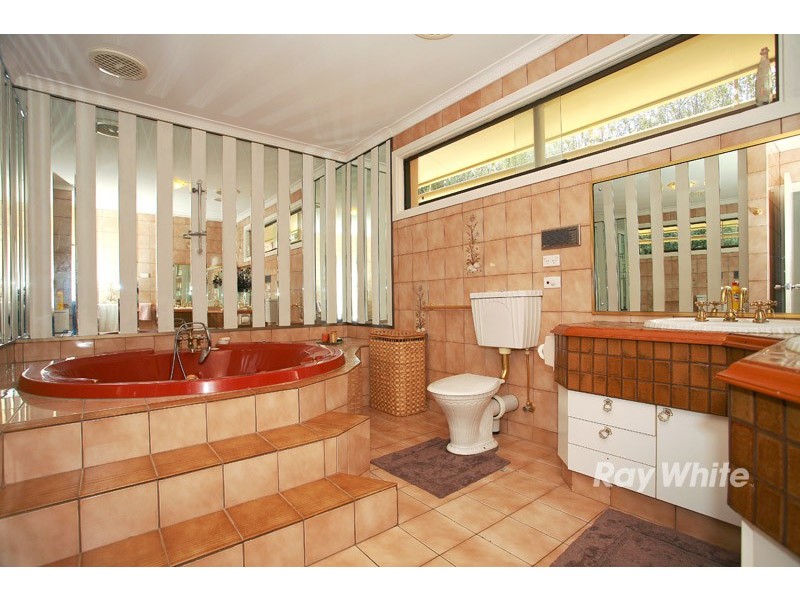 13 Gray Close, Endeavour Hills VIC 3802