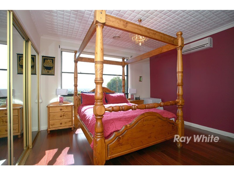 13 Gray Close, Endeavour Hills VIC 3802