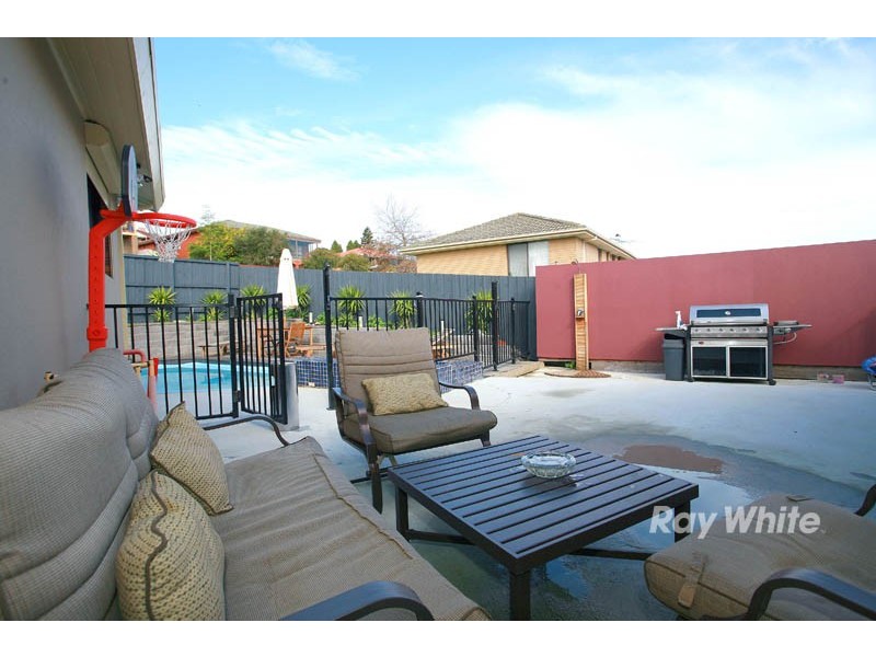 13 Gray Close, Endeavour Hills VIC 3802