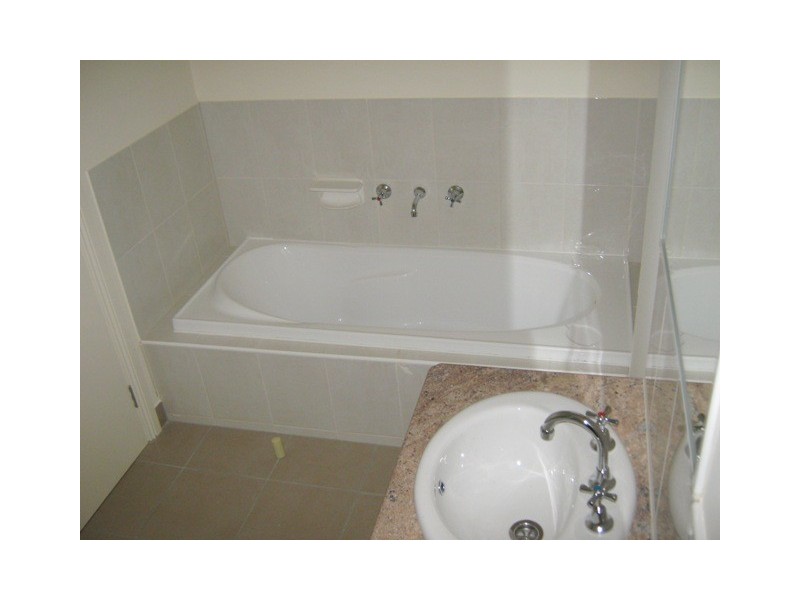 1/18 Liege Avenue, Noble Park VIC 3174