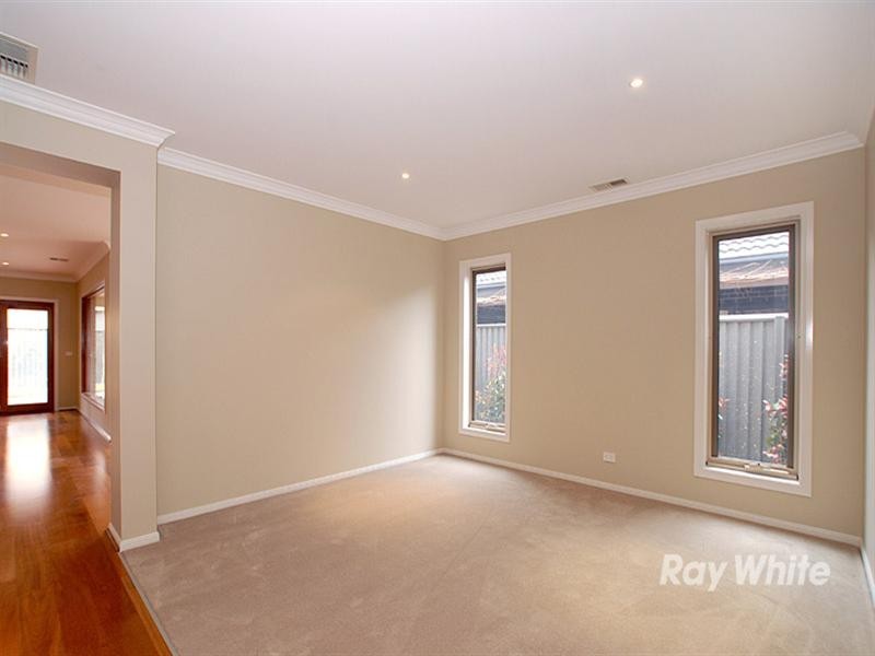 64 Hidden Grove Boulevard, Keysborough VIC 3173