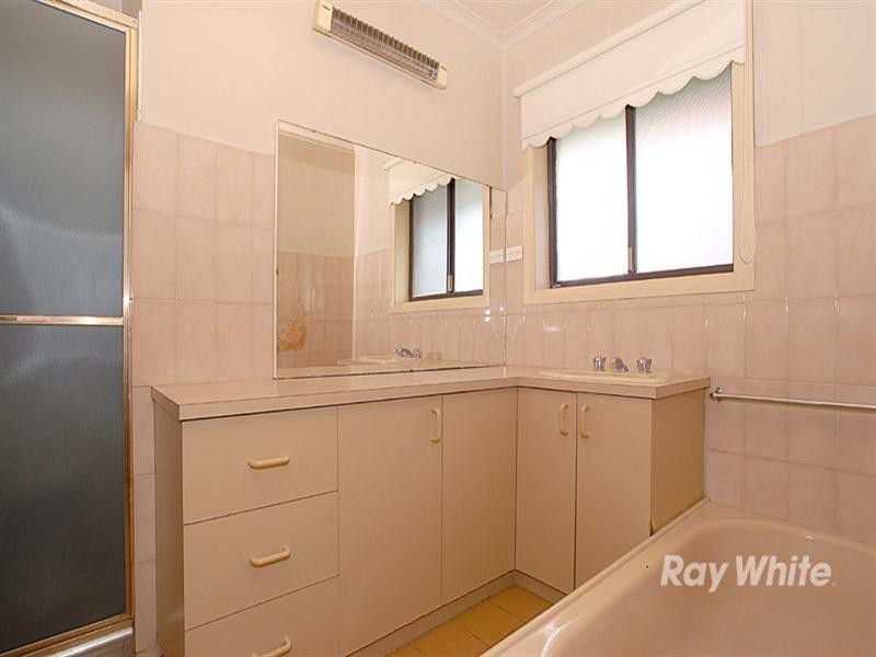 32 Lawrence Crescent, Noble Park VIC 3174