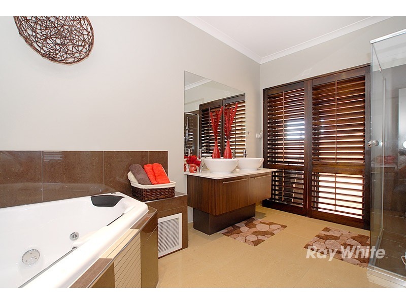 6 Golden Ash Close, Lyndhurst VIC 3975