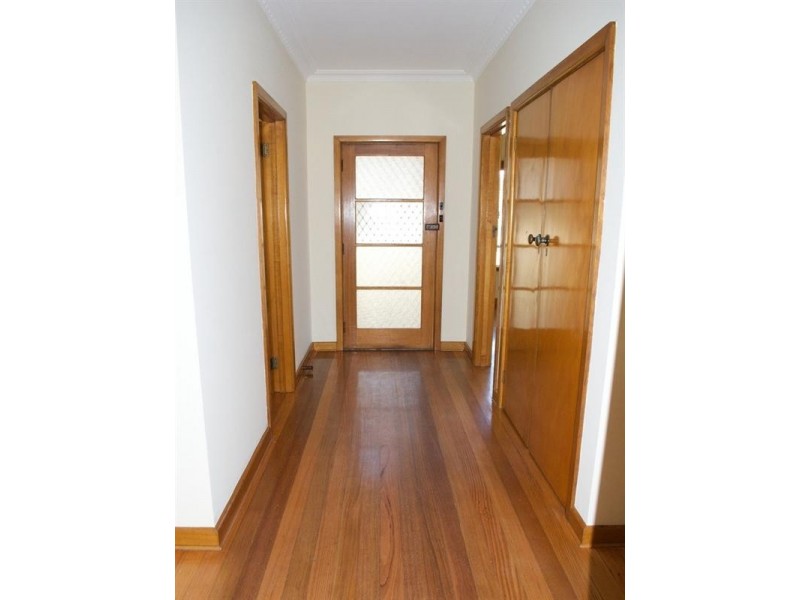 6 View Road, Springvale VIC 3171