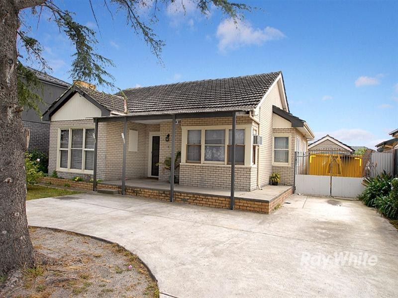 8 Bloomfield Road, Noble Park VIC 3174