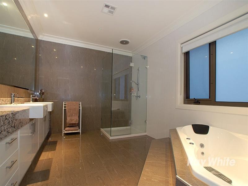 20 The Water Course, Keysborough VIC 3173