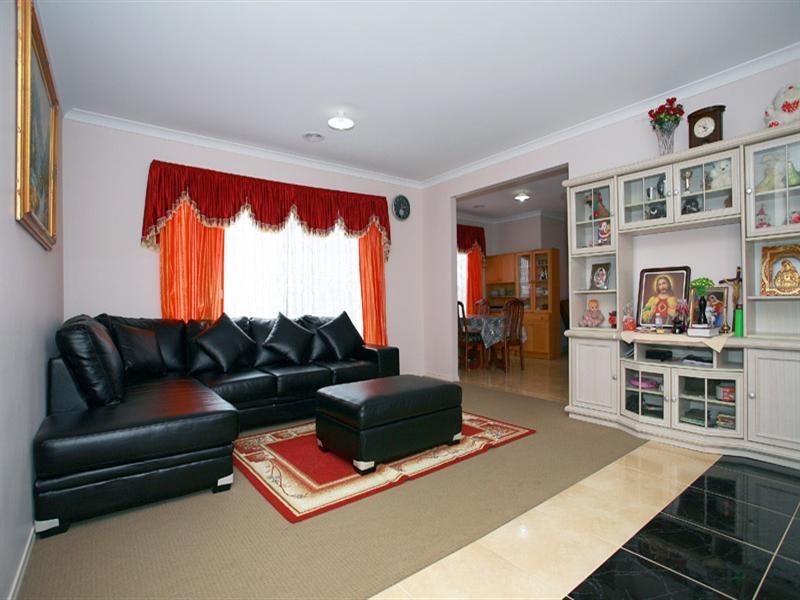 13 Jefferson Avenue, Cranbourne North VIC 3977