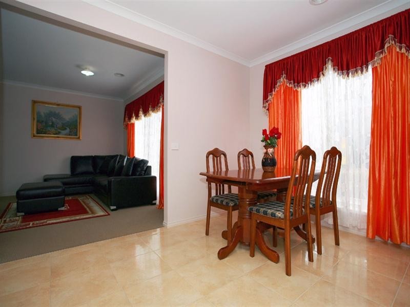 13 Jefferson Avenue, Cranbourne North VIC 3977