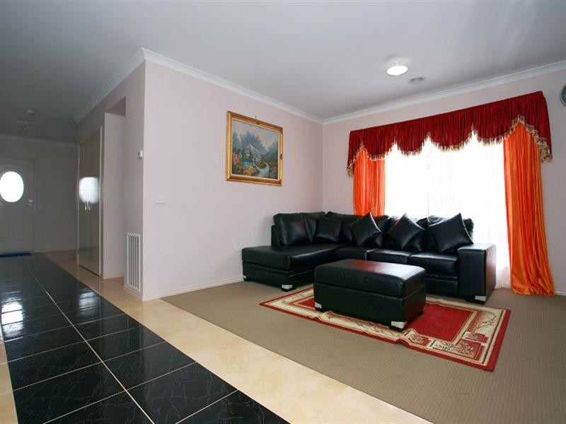 13 Jefferson Avenue, Cranbourne North VIC 3977