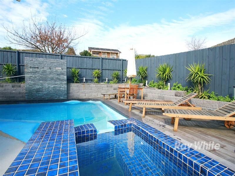 13 Gray Close, Endeavour Hills VIC 3802