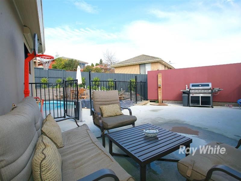 13 Gray Close, Endeavour Hills VIC 3802