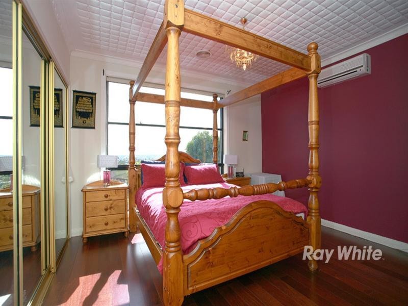 13 Gray Close, Endeavour Hills VIC 3802