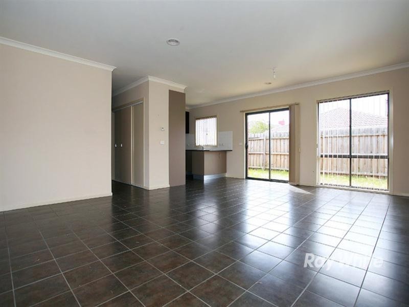 2/23 Hughes Crescent, Dandenong North VIC 3175