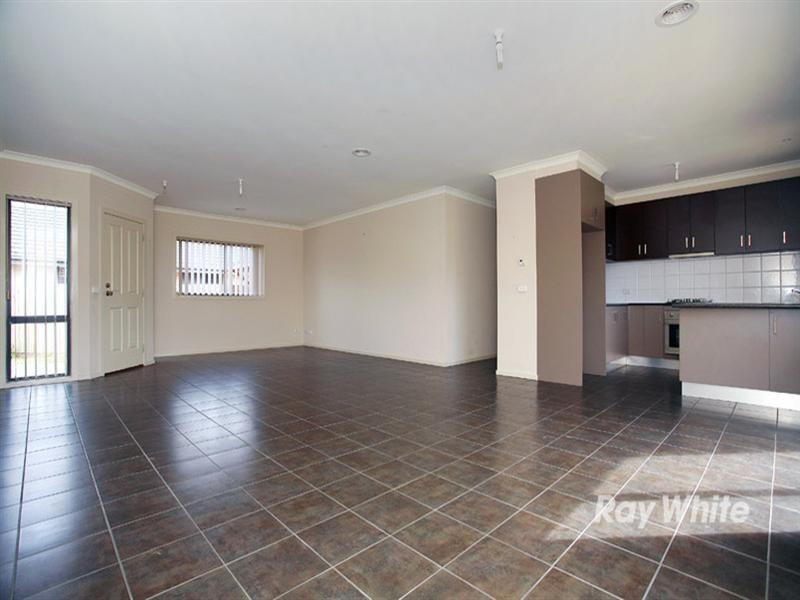 2/23 Hughes Crescent, Dandenong North VIC 3175