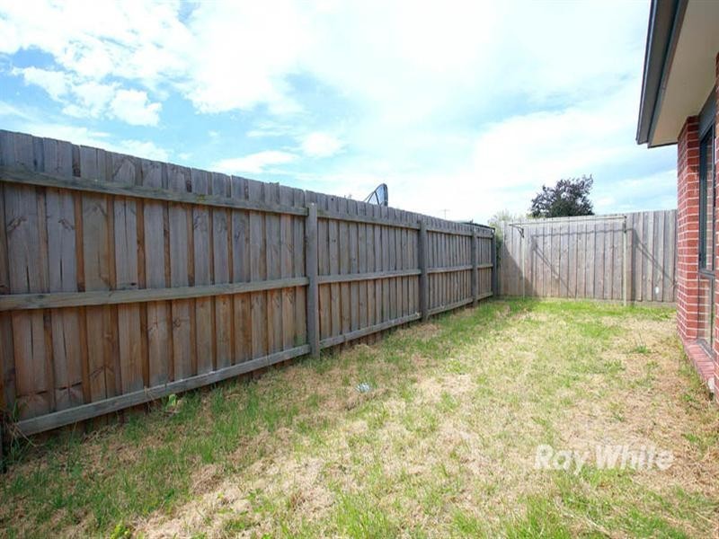 2/23 Hughes Crescent, Dandenong North VIC 3175