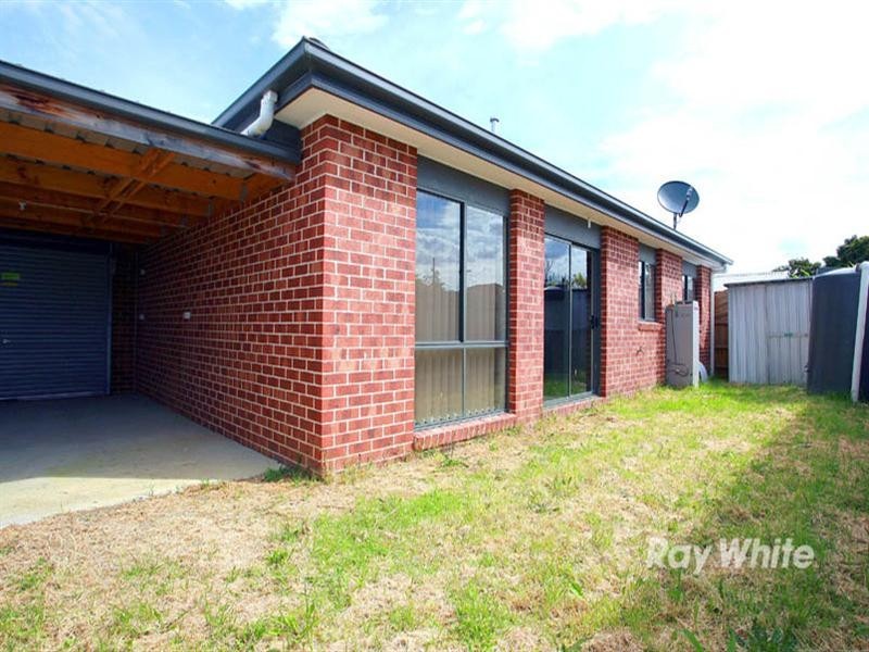 2/23 Hughes Crescent, Dandenong North VIC 3175