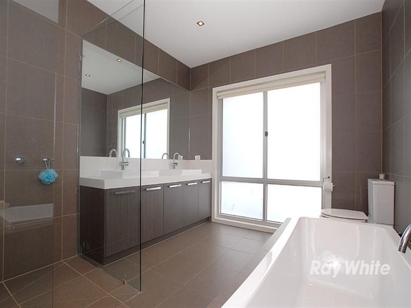 20 Greenpatch Drive, Bangholme VIC 3175