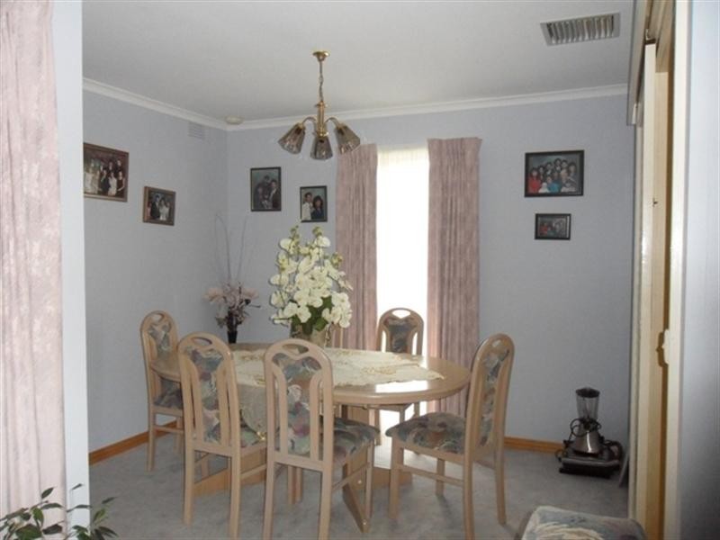13 Ennismore Drive, Keysborough VIC 3173