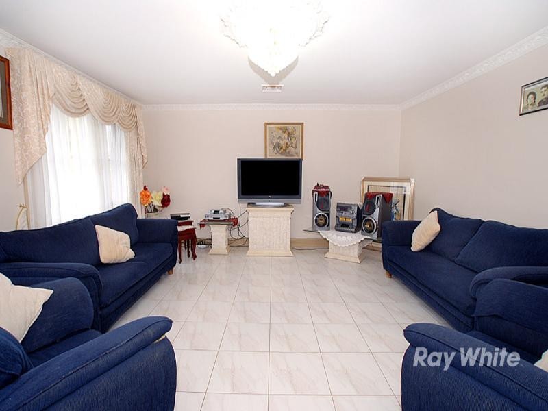 99 Matthew Flinders Avenue, Endeavour Hills VIC 3802