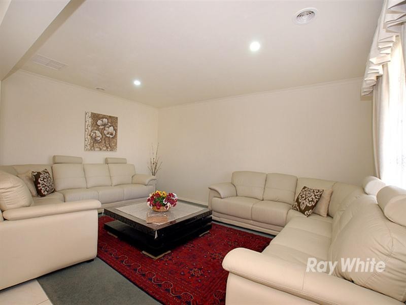 9 Beech Place, Hallam VIC 3803