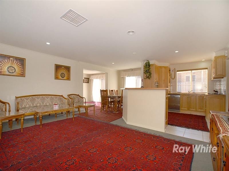 9 Beech Place, Hallam VIC 3803
