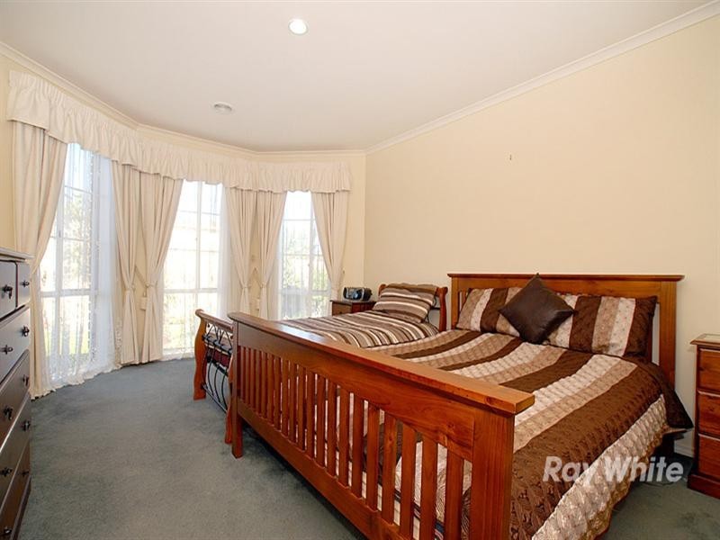 9 Beech Place, Hallam VIC 3803