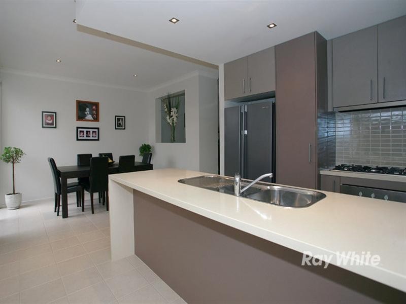 8 Greenview Terrace, Keysborough VIC 3173