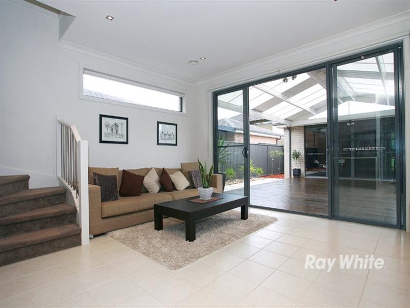 8 Greenview Terrace, Keysborough VIC 3173