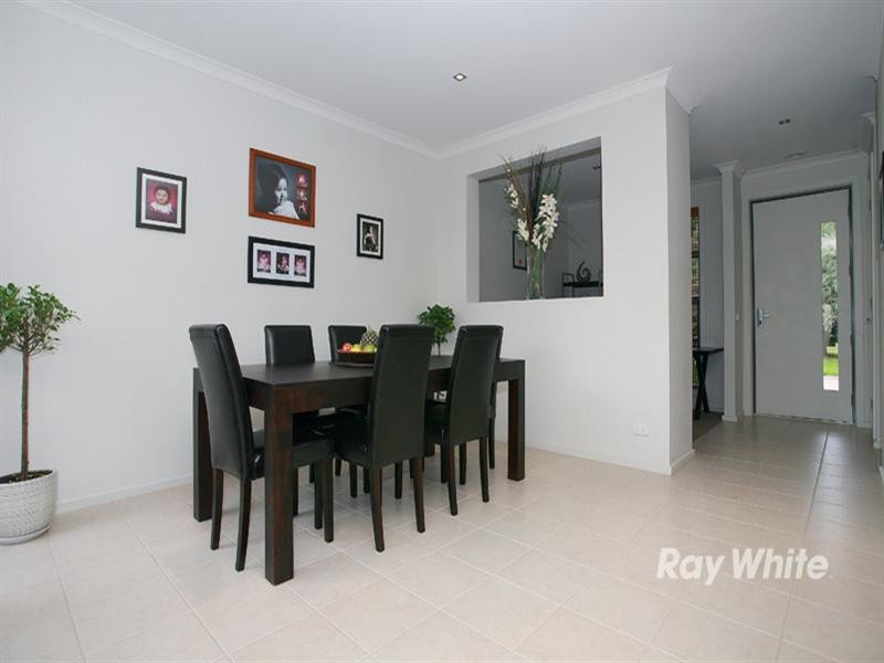 8 Greenview Terrace, Keysborough VIC 3173