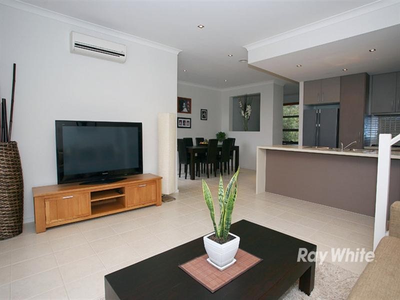 8 Greenview Terrace, Keysborough VIC 3173