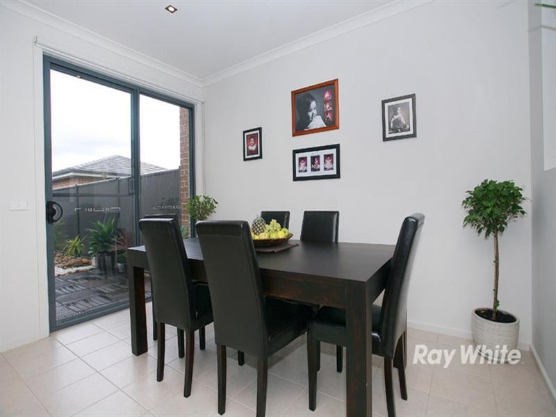 8 Greenview Terrace, Keysborough VIC 3173
