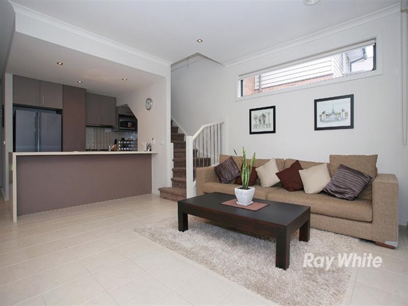8 Greenview Terrace, Keysborough VIC 3173