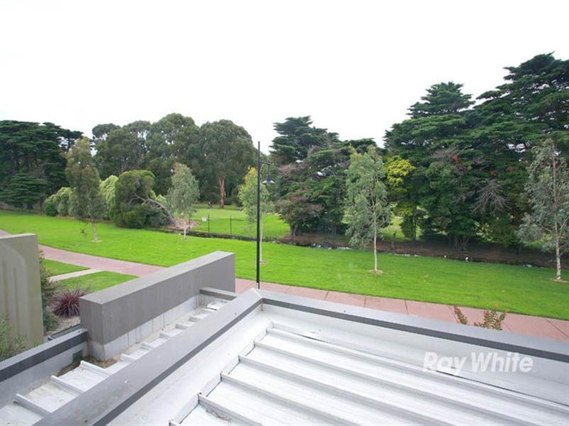 8 Greenview Terrace, Keysborough VIC 3173