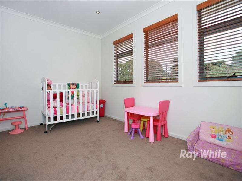 8 Greenview Terrace, Keysborough VIC 3173
