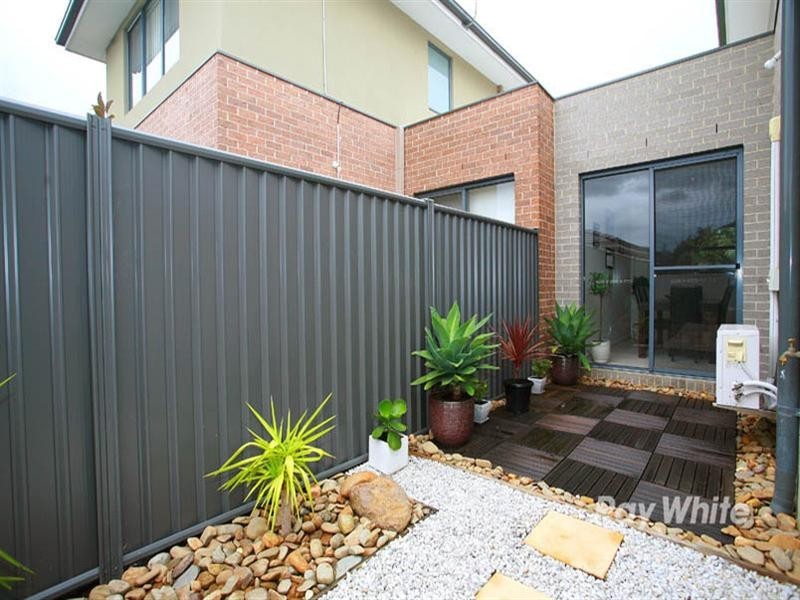 8 Greenview Terrace, Keysborough VIC 3173