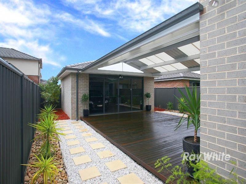 8 Greenview Terrace, Keysborough VIC 3173