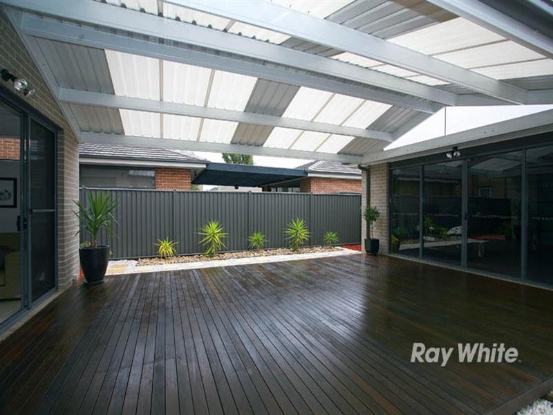 8 Greenview Terrace, Keysborough VIC 3173