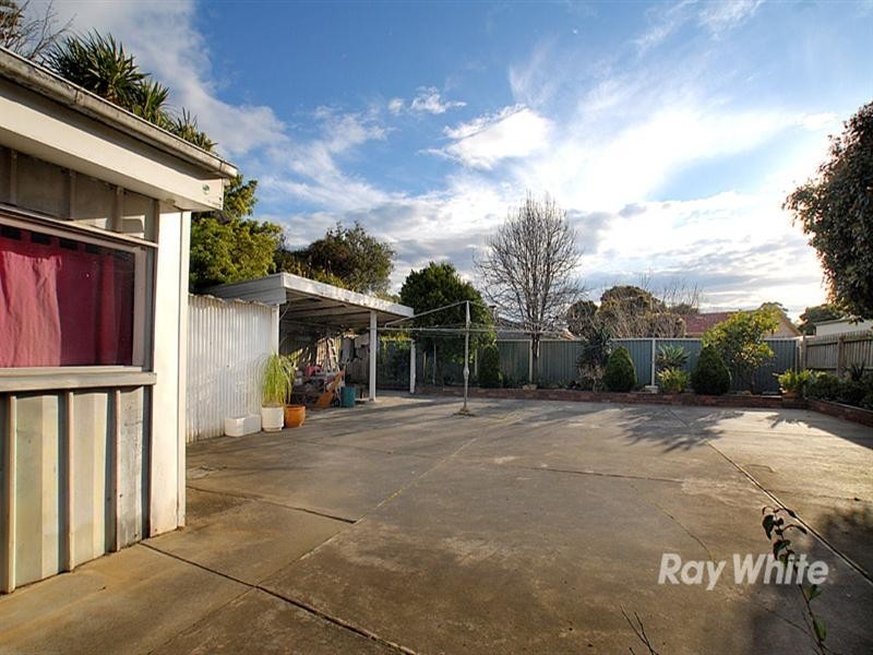 8 Victor Avenue, Dandenong North VIC 3175