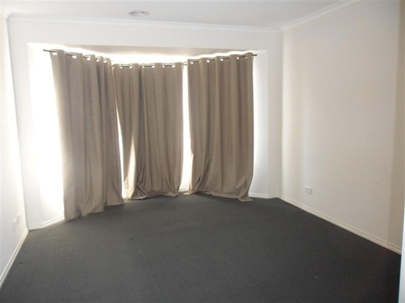 21 Evesham Street, Cranbourne North VIC 3977