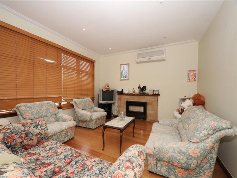 1/4 Dawn Avenue, Dandenong South VIC 3175