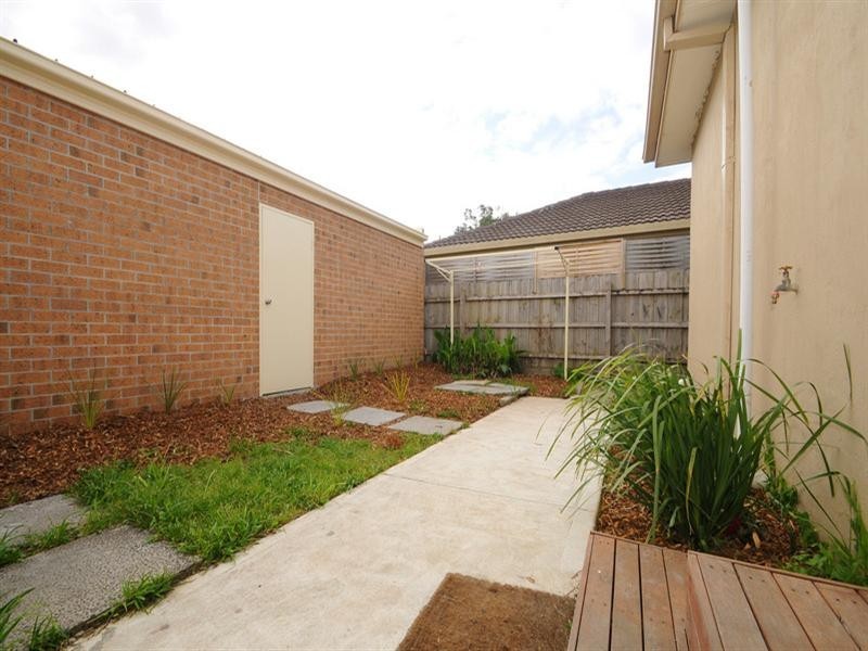 1/4 Dawn Avenue, Dandenong South VIC 3175