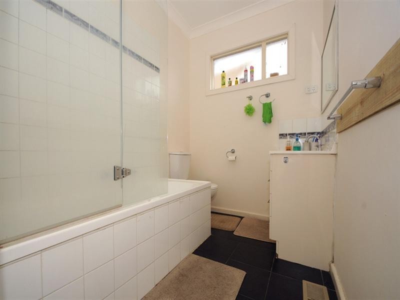 1/4 Dawn Avenue, Dandenong South VIC 3175