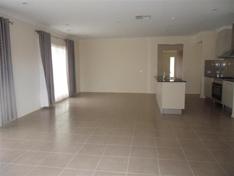 8 Rodina Terrace, Dandenong South VIC 3175