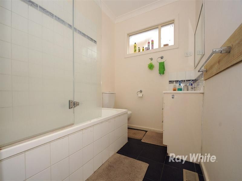 1/4 Dawn Avenue, Dandenong VIC 3175