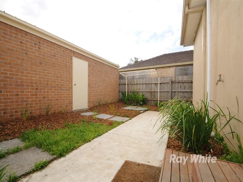 1/4 Dawn Avenue, Dandenong VIC 3175