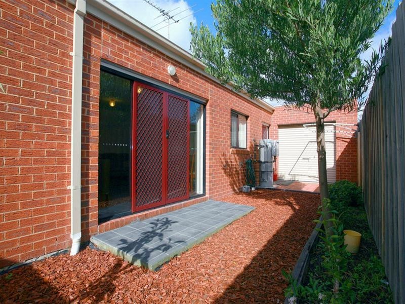 2/26 Conway Street, Dandenong VIC 3175