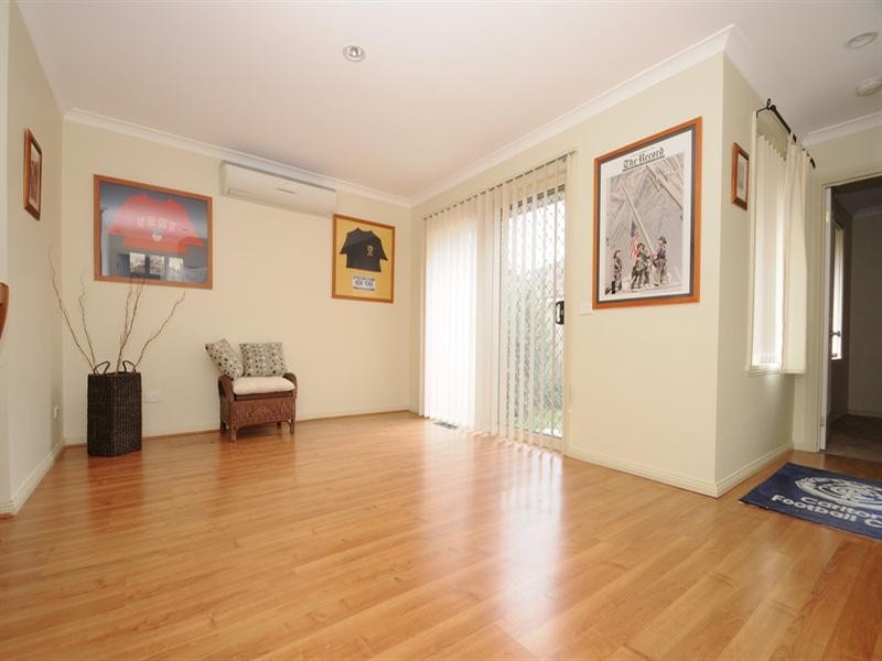 3/2 Ellt Crescent, Noble Park VIC 3174