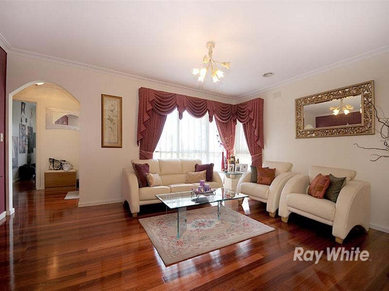 28 Shalimar Crescent, Dandenong North VIC 3175