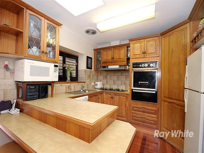 28 Shalimar Crescent, Dandenong North VIC 3175